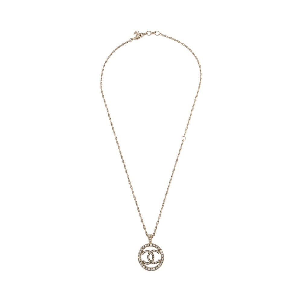 ❌SOLD❌Chanel
2023 Faux Pearl CC Pendant Necklace - Picture 3 of 13